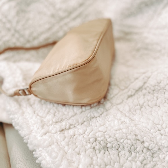 ✨SOLD✨ Prada Vintage Nylon Handbag Pouch - Picture 3 of 7